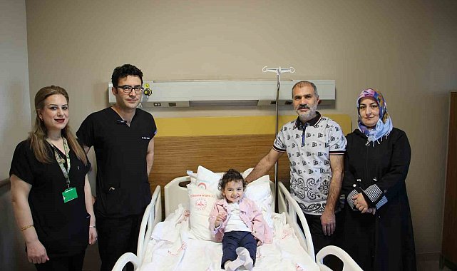 24 aylık bebekten 1.5 santimlik taş alındı: Süper mini PNL ile büyük başarı