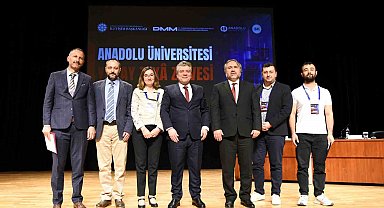 'Anadolu Üniversitesi Yapay Zekâ Zirvesi'nin 2'nci oturumu 9 sunumla tamamlandı