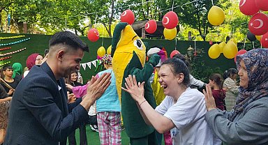 'Çılgın Mısırcı'dan özel eğitim çocuklar için yürek ısıtan 23 Nisan sürprizi