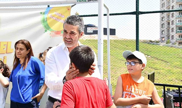 'Eğlence Tırı' 23 Nisan'da depremzede çocukların yüzünü güldürdü