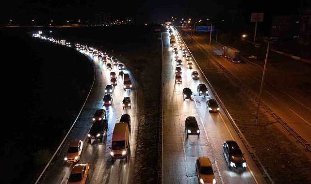 43 ilin geçiş güzergahında trafik yoğunluğu yeniden başladı: Trafik ekipleri teyakkuza geçti