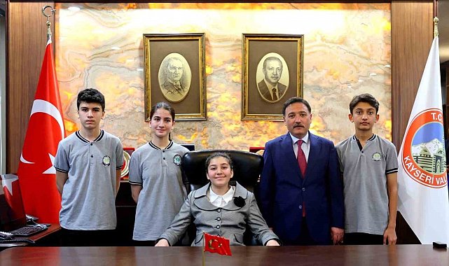 7. sınıf öğrencisi Zeynep, Vali Çiçek'in koltuğunu devraldı