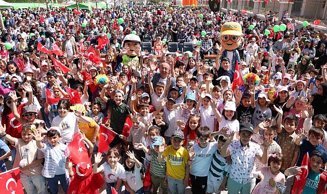 80 Binde Devr-i Alem Parkı'nda 23 Nisan coşkusu