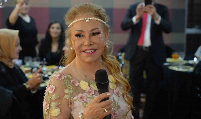 83 yaşındaki Bedia Akartürk: "Halkıma daha güzel görünmek için ameliyat oldum"
