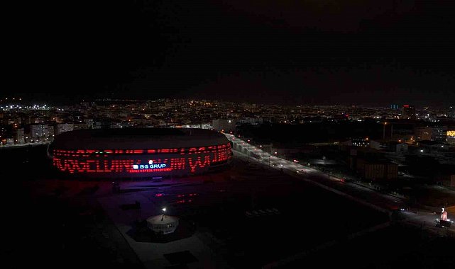 A Milli Kadın Futbol Takımı için Sivas 4 Eylül Stadı ışıklandırıldı