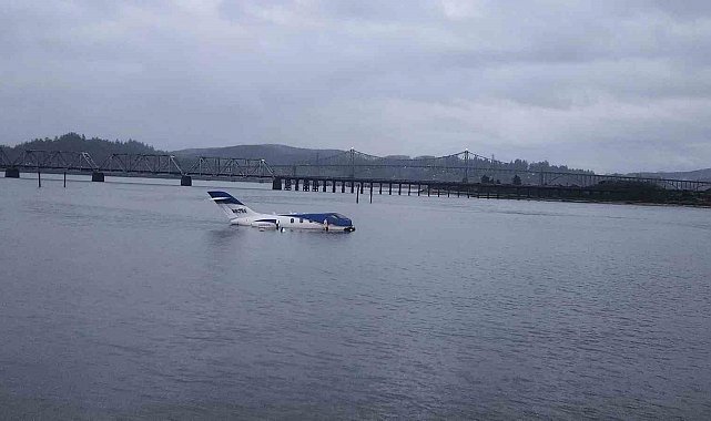 ABD'de pistten kayan küçük uçak suya düştü: 5 yaralı