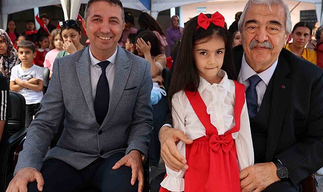 Abdulkadir Konukoğlu mezun olduğu ilkokulda