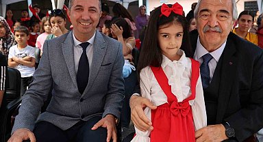 Abdulkadir Konukoğlu mezun olduğu ilkokulda