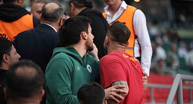 Abdülkerim Bardakcı, maç öncesi Konyasporlu taraftarlarla tartıştı