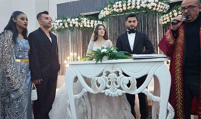 Abdülkerim Bardakcı'dan, Şanlıurfa'da halay şov