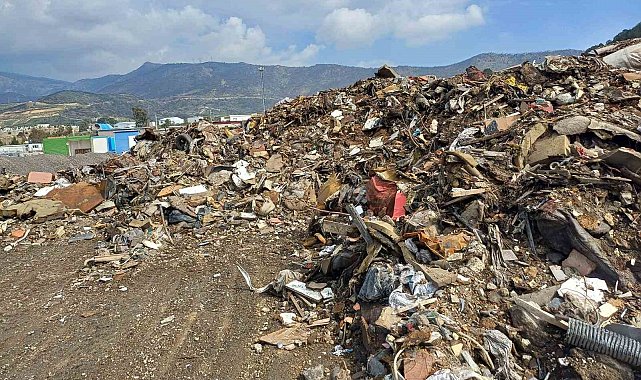 Açık alana çöp döken Bayraklı Belediyesine 3.7 milyon lira ceza