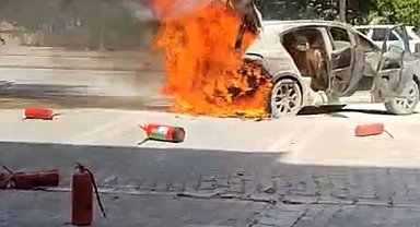 Açık bırakılan kablolar otomobili yaktı