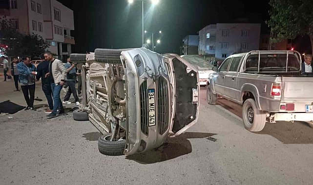 Adıyaman'da iki hafif ticari araç çarpıştı: 4 yaralı