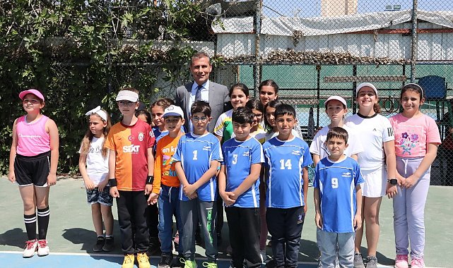 Adıyaman'da minik raketler kortta ter döktü