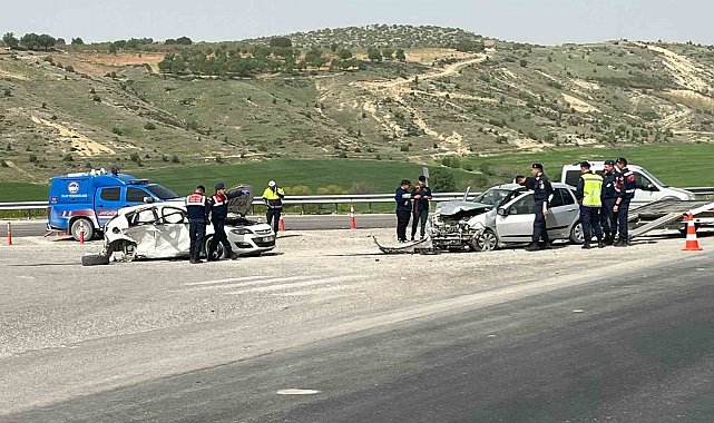 Adıyaman'da otomobiller çarpıştı: 1 ölü, 7 yaralı