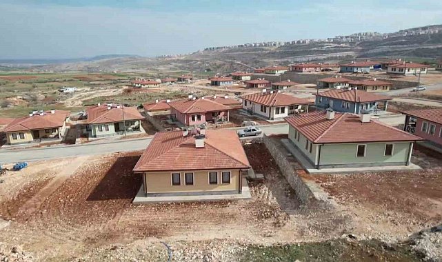 Adıyaman'da teslim edilen köy evleri sıcak yuva oluyor