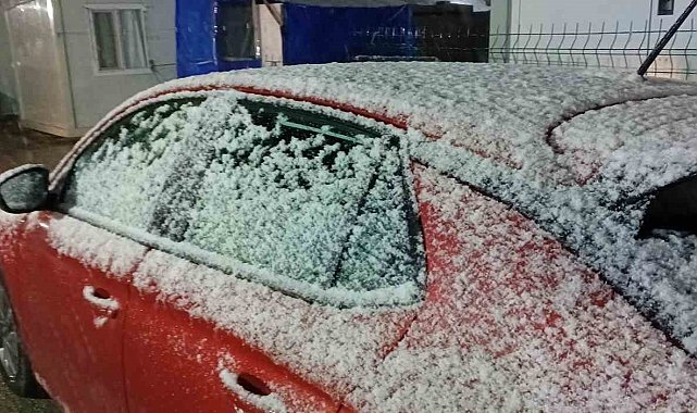 Adıyaman'ın Gölbaşı ve Besni ilçeleri beyaza büründü