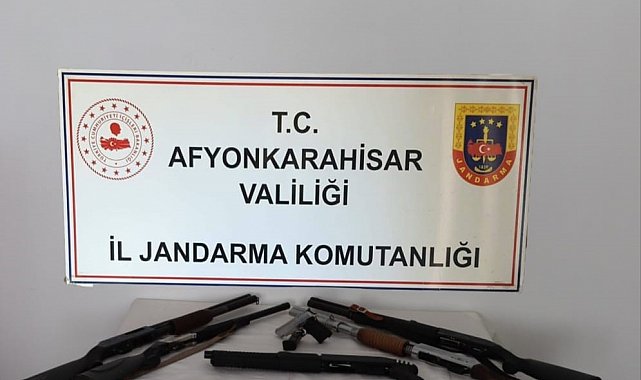 Afyonkarahisar'da ruhsatsız silah operasyonu: 9 gözaltı