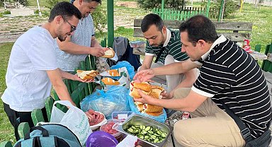 Afyonkarahisar'da üniversiteli gençler kaplıca etkinliğiyle stres attı