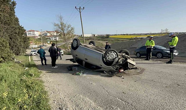 Ağaca çarpan otomobil takla attı