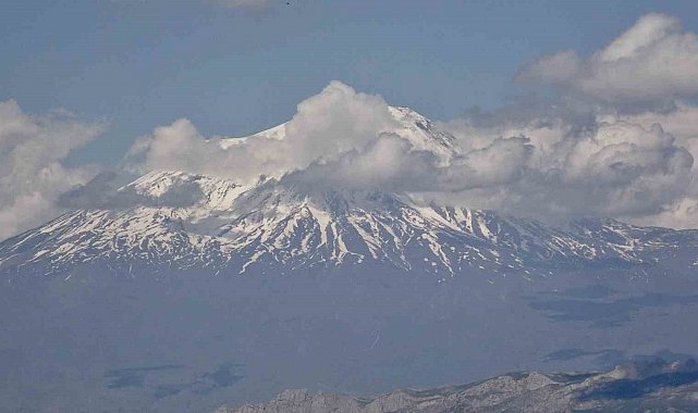 Ağrı Dağı göz kamaştıran manzarasıyla dikkat çekiyor