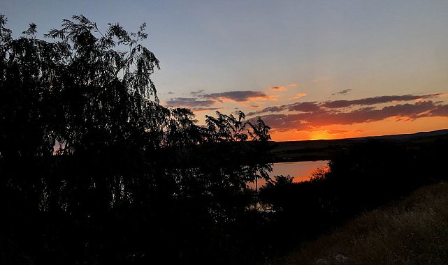 Ağrı'da gün batımı kartpostallık görüntüler oluşturdu