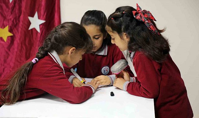 Ağrı'da minik öğrencilerin kitap sevgisi bilgi yarışmasına taşındı