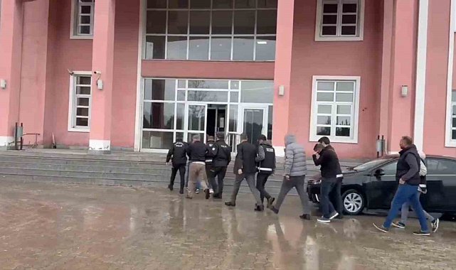 Ağrı'da motorlu taşıtlar sınavında kopya operasyonu: 8 gözaltı