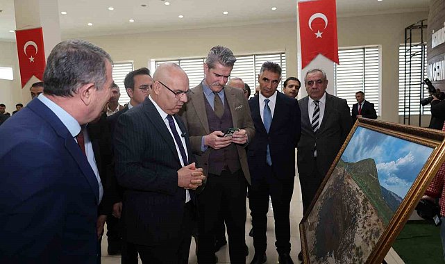 Ağrı'nın tarihi ve doğal zenginlikleri fotoğraf sergisinde buluştu