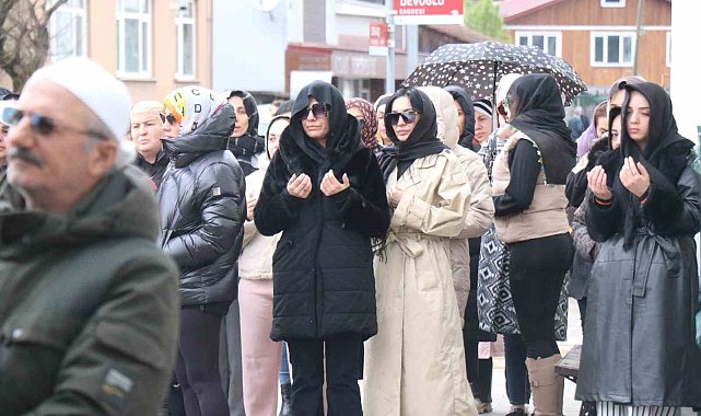 Ailesi cenazeyi kabul etmedi, evinde ölü bulunan dansçı Sakarya'da defnedildi