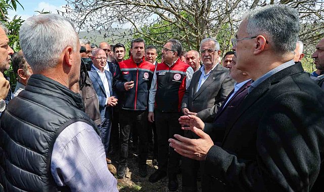 Ak Parti İl Başkanı Davut Gürkan, don mağduru çiftçinin yanında