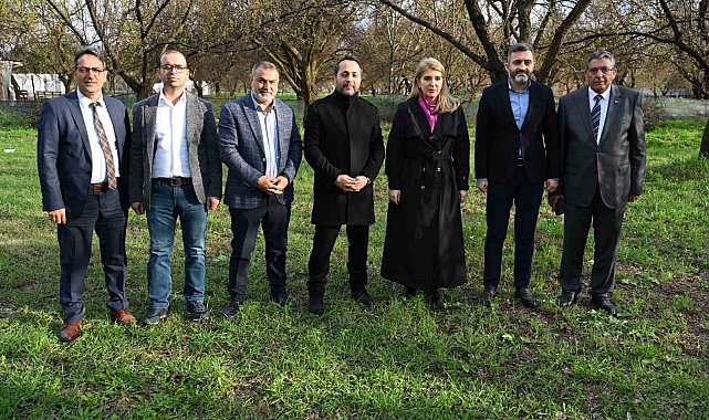 AK Parti milletvekillerinden Malatya'da kayısı incelemesi: "Üreticimizin yanındayız"