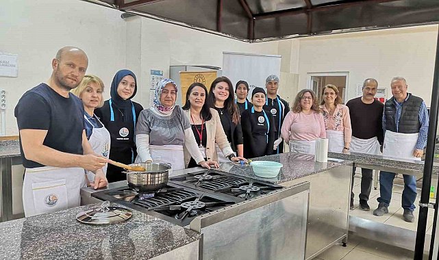 Akademi öğretmenlerine höşmerim yapımı gösterildi
