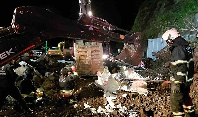 Akaryakıt istasyonunda heyelan: 2'si çocuk 3 kişi göçük altında