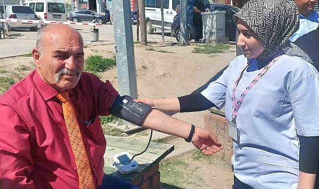 Akçadağ'da öğrenciler, halkın şeker ve tansiyonunu ölçtü