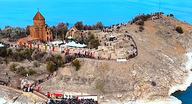 Akdamar Adası'nı 2 günde 30 bin kişi ziyaret etti