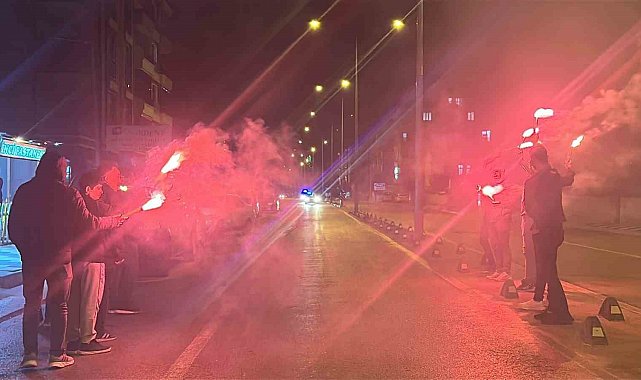 Aksaray'da gençlerden polislere 180'inci yıl sürprizi