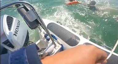 Alabora olan teknedeki 4 kişiyi Sahil Güvenlik kurtardı