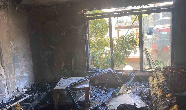 Alanya'da apartman dairesinde çıkan yangında 1 kişi dumandan etkilendi