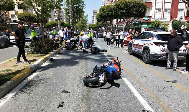 Alanya'da motosikletler çarpıştı: 2 yaralı