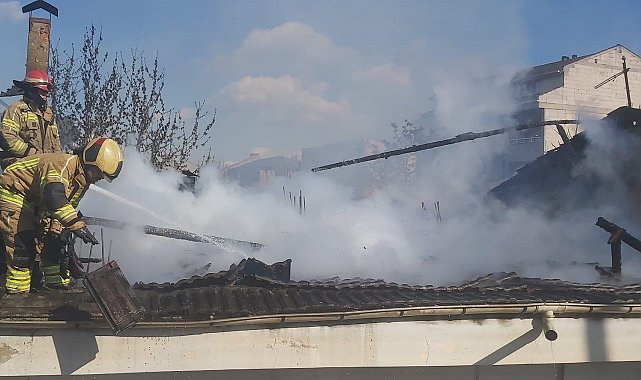 Alev alev yanan köy evi havadan böyle görüntülendi