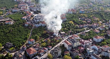 Alevlere teslim olan tek katlı ev kullanılmaz hale geldi