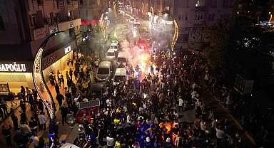 Aliağalılar şampiyonluğu hep birlikte kutladı