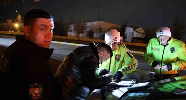 Alkolden ehliyeti iptal edildi, yine alkollü ve ehliyetsiz yakalandı