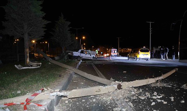 Alkollü sürücü önce araca, sonra da aydınlatma direğine çarptı: 1 yaralı
