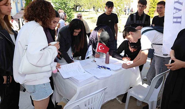 ALKÜ öğrencileri, kariyer fırsatında buluştu