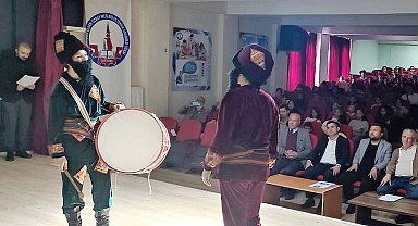 Altıntaş'ta Hacivat ve Karagöz oyunu miniklerle buluştu