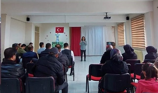 Altıntaş'ta ortaokullar mesleki eğitimle geleceğe hazırlanıyor