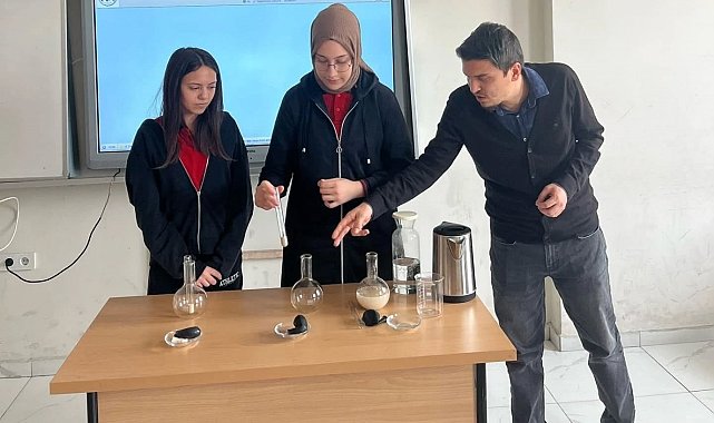 Altıntaş'ta "Enerjimiz Geleceğe-Kodluyorum, Modelliyorum, Üretiyorum" projesi