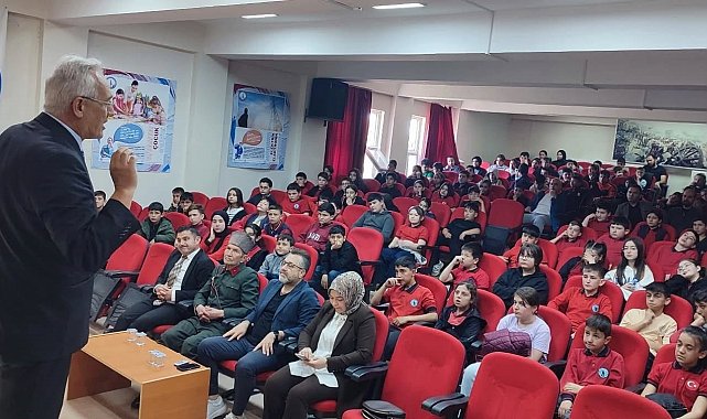 Altıntaş'ta "Kurtuluştan Egemenliğe" temalı çocuk söyleşisi